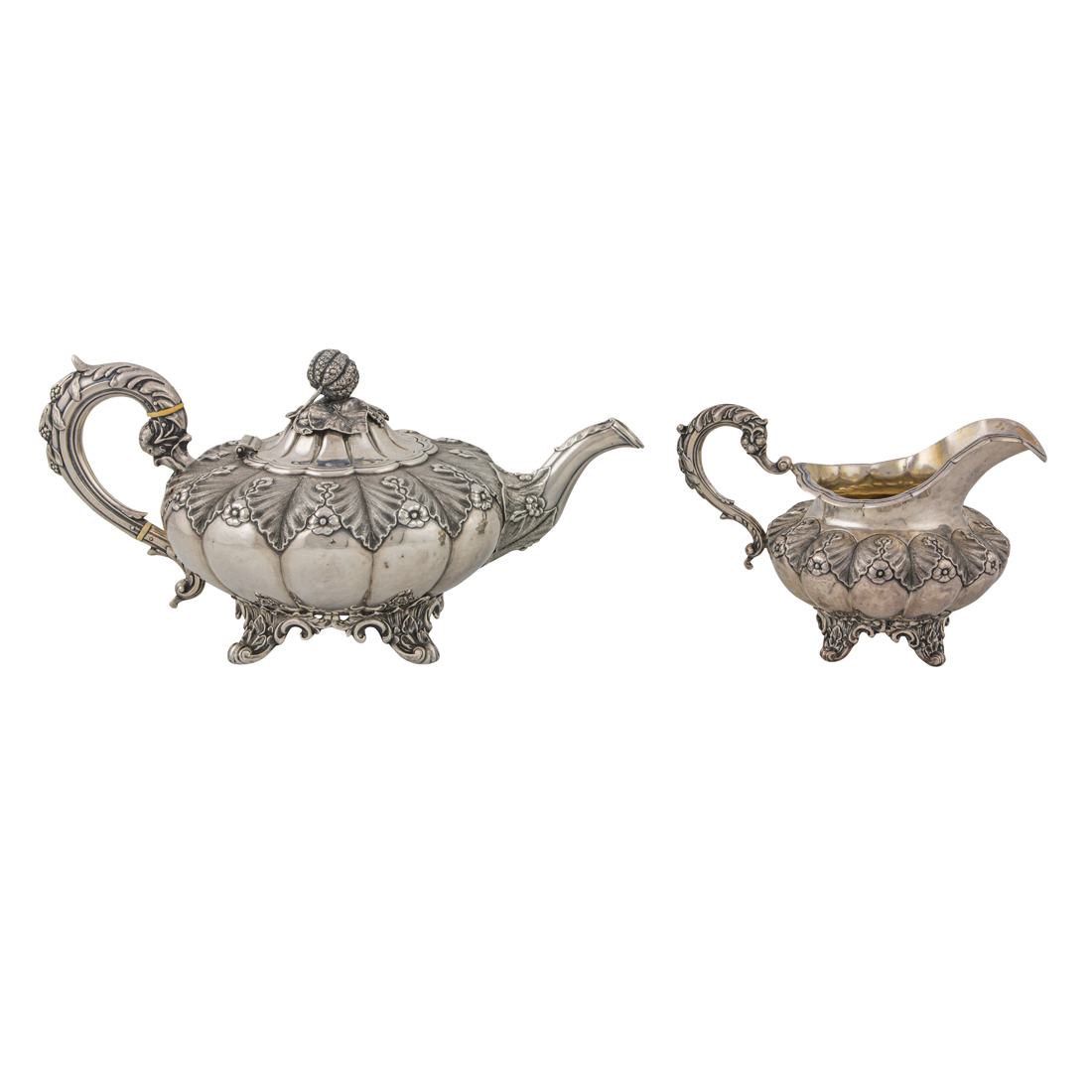 A MATCHED VICTORIAN STERLING TEAPOT