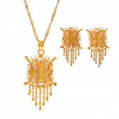A MATCHING PENDANT & EARRINGS