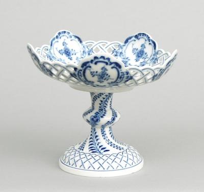 A Meissen "Blue Onion" Compote,
