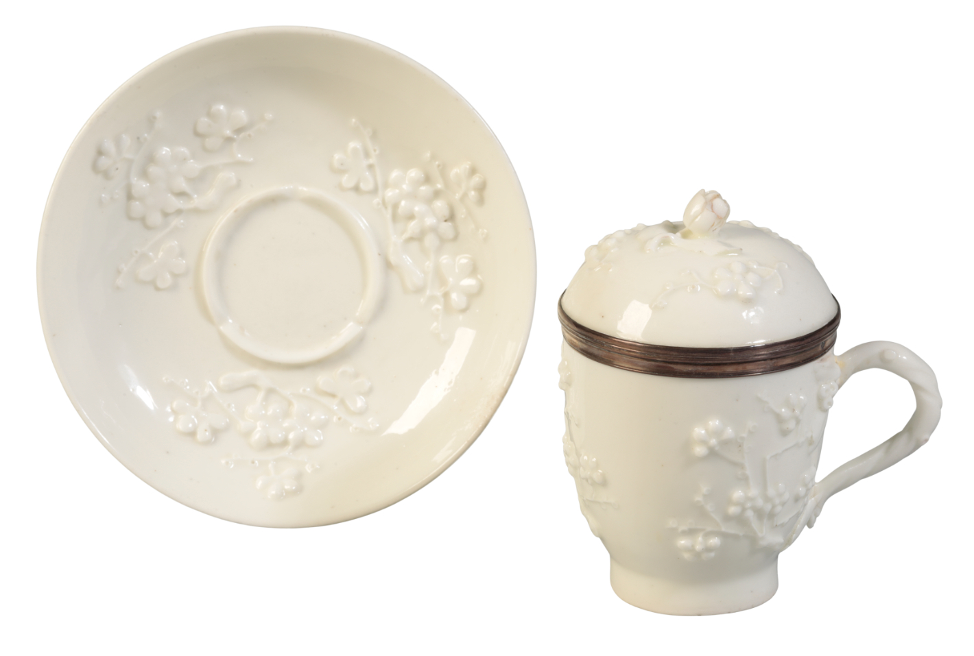 A MENNECY WHITE CUP, COVER AND