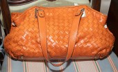 A MICHAEL KORS LEATHER HANDBAG