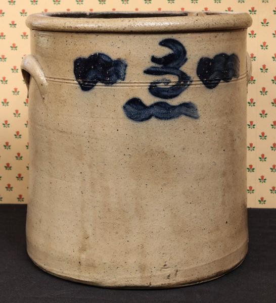 A MIDWESTERN BLUE DECORATED SALT