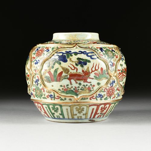 A MING DYNASTY STYLE WUCAI
