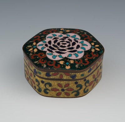 A Miniature Lidded Goldstone &