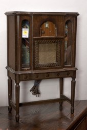 A MINITURE WESTINGHOUSE RADIO