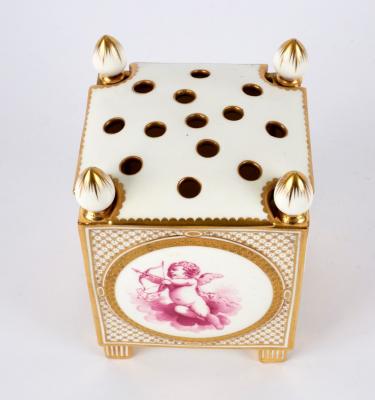 A Mintons square bough pot and
