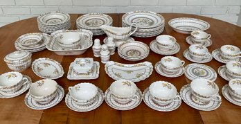 A mix of over 100 pieces of vintage