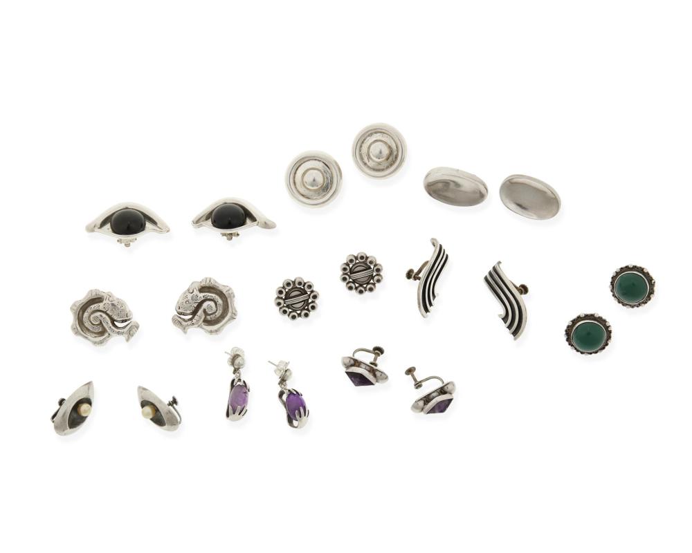 A MIXED GROUP OF MEXICAN SILVER