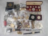 A mixed lot comprising a silve