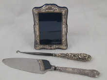 A mixed lot comprising a silver