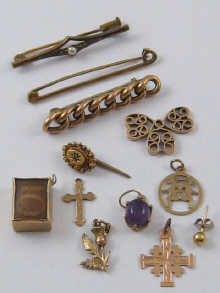 A mixed lot comprising a yellow