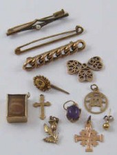 A mixed lot comprising a yello