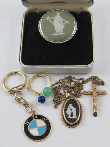 A mixed lot comprising a 9 ct