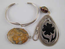A mixed lot comprising a hallmarked