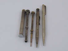 A mixed lot comprising a 9 carat