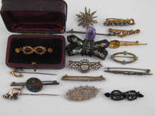 A mixed lot comprising sixteen