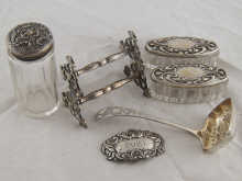 A mixed lot comprising two silver
