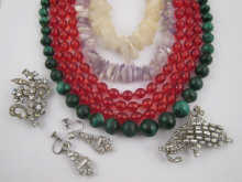 A mixed lot of costume jewellery