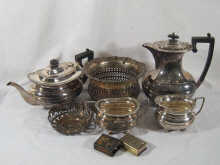 A mixed lot of silver plate
