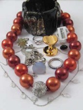 A mixed lot of silver and whit