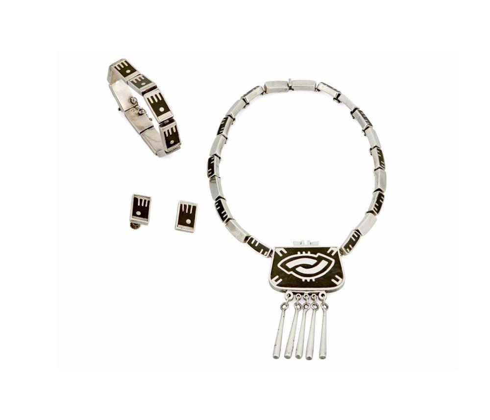 A MIXED SET OF LOS CASTILLO "ONIX