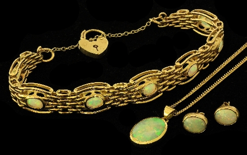 A modern 9ct gold mounted opal