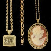 A modern 9ct gold pendant 25mm