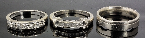 A modern 9ct white gold wedding