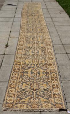 A modern Eastern runner of