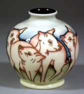 A modern Moorcroft pottery bul