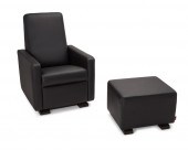 A MONTE LEATHER RECLINER CHAIR