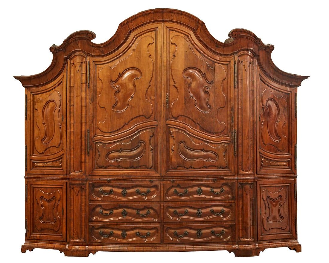 A MONUMENTAL ITALIAN BAROQUE WALNUT