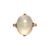A MOONSTONE AND 18K GOLD RING<