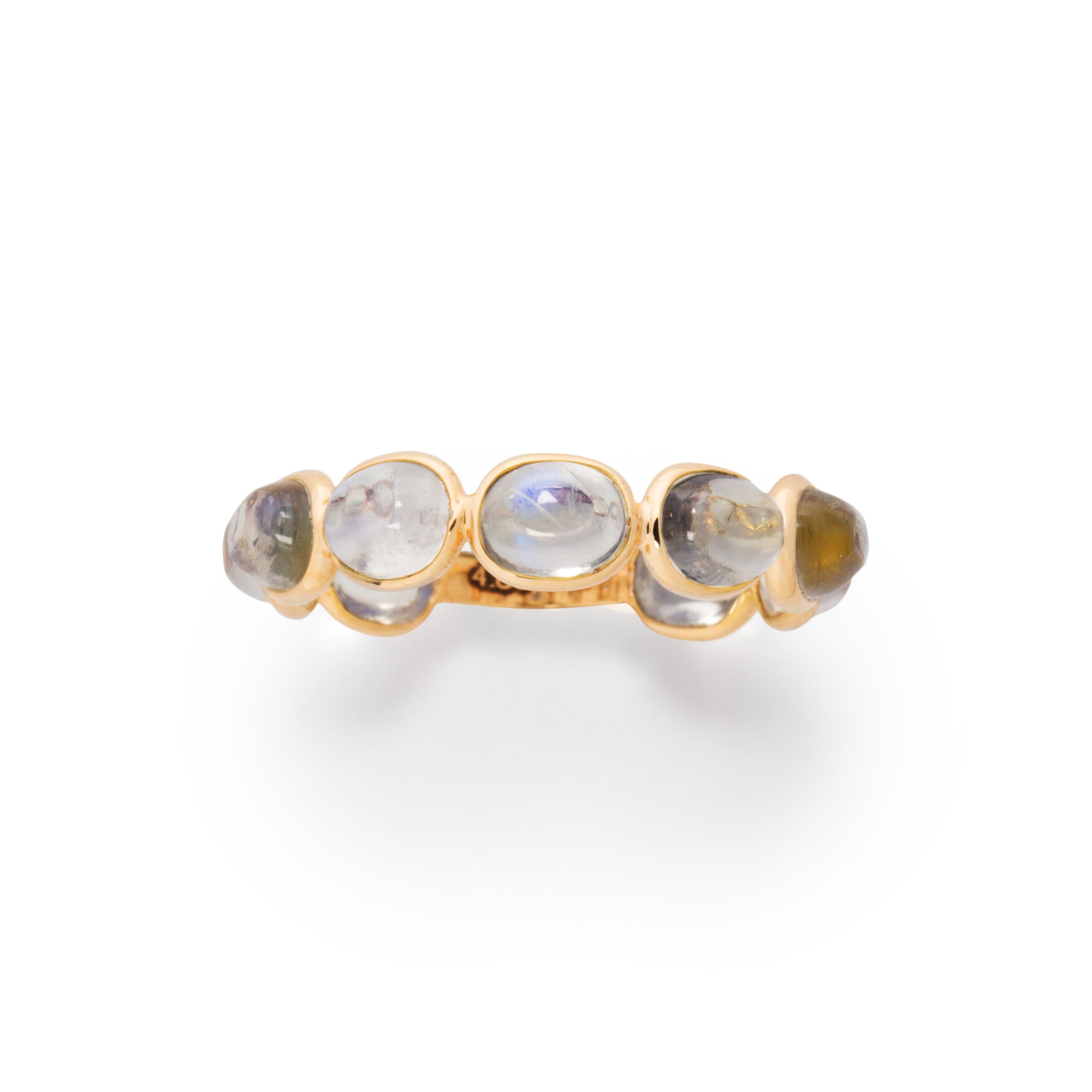 A MOONSTONE AND EIGHTEEN KARAT GOLD