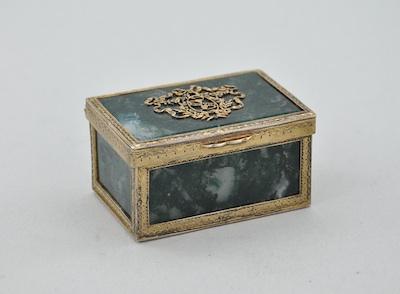 A Moss Agate Tabatiere a Cage