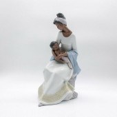 A MOTHER'S EMBRACE 1006851 - L