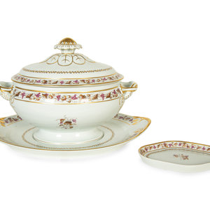 A Mottahedeh Porcelain Tureen,