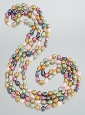 A Multi Color Pearl Rope Necklace A