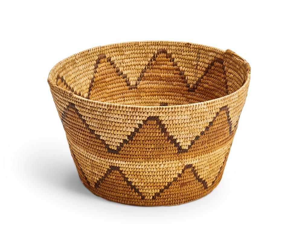 A NATIVE AMERICAN BASKETA Native