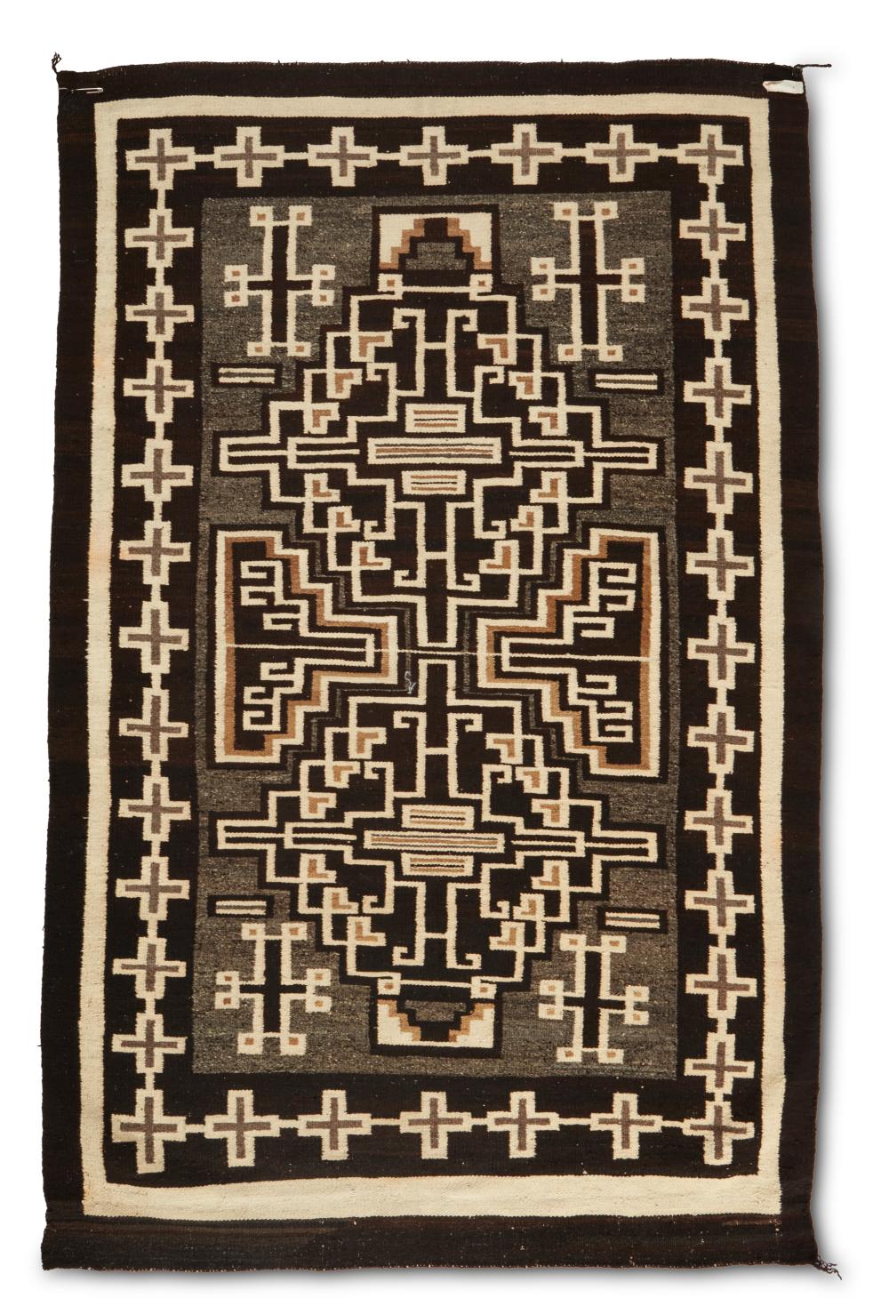 A NAVAJO TEEC NOS POS RUGA Navajo