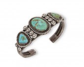 A NAVAJO TURQUOISE CUFF BRACEL