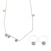 A NECKLACE & PAIR OF EARRINGS
