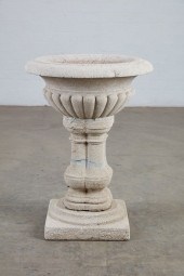 A NEOCLASSICAL STYLE GARDEN UR