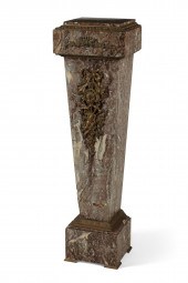A NEOCLASSICAL STYLE MARBLE PE