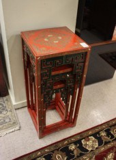 A NESTING SET OF THREE CHINESE
