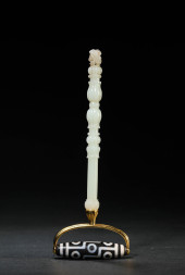 A NINE-EYED DZI BEAD<br>A NINE