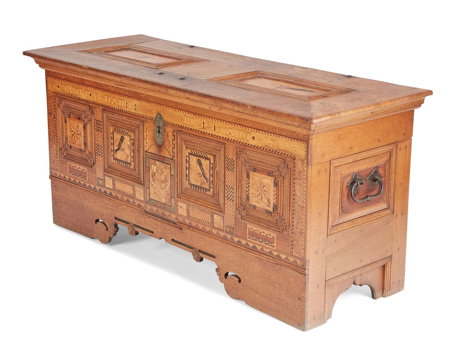 A NORTH EUROPEAN BAROQUE OAK CHESTA
