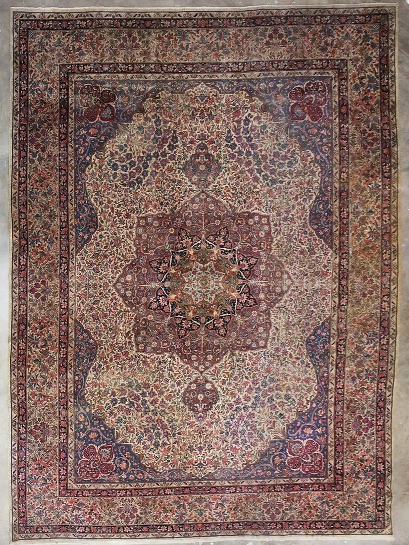 A NORTHWEST PERSIAN CARPETA
