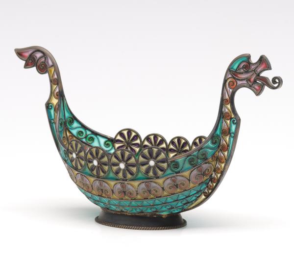 A NORWEGIAN SILVER DRAGESTIL VESSEL