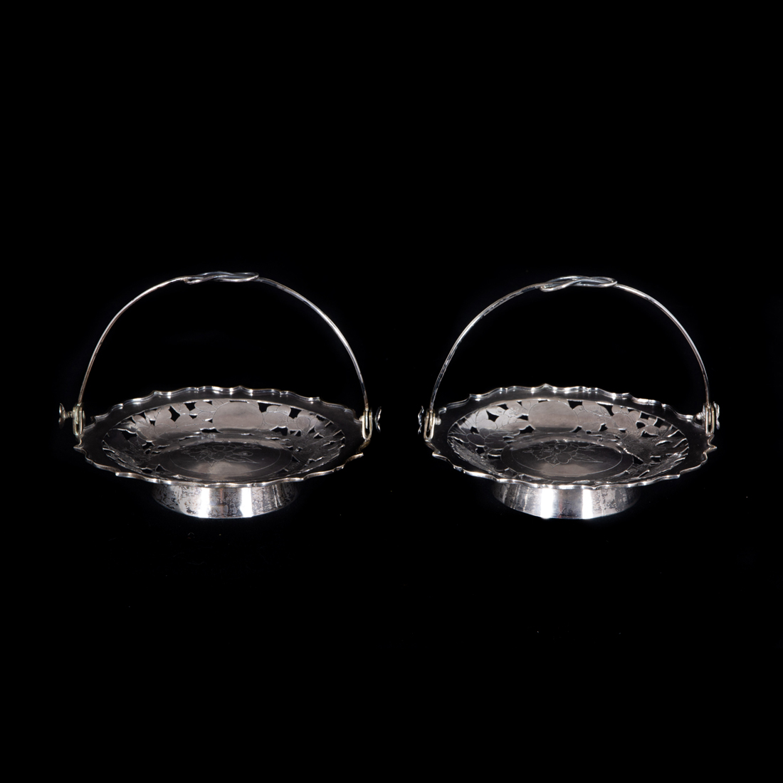 A PAIR CHINESE EXPORT RETICULATED